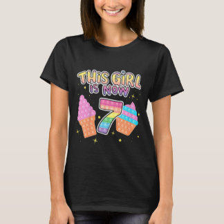 子供たちこの女の子は今7クール番目の誕生日だポップ・アートの Tシャツ