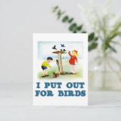 子供たちのために鳥の餌を出す（子供用) ポストカード (スタンド正面)