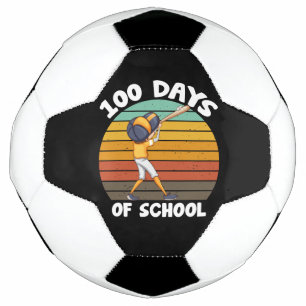 子供たちの100日目の学校生活 男の子 100日目 野球 サッカーボール