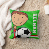 子供たちは男の子サッカーの緑の赤いクッションを名前 クッション (ブランケット)