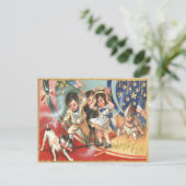 子供たちアメリカ国旗の犬の花火 ポストカード (スタンド正面)