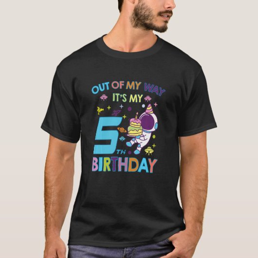 子供たち私の道の外のスペース私の5番目の誕生日だ Tシャツ (正面)
