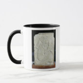 子供としてRamesses IIを描写するレリーフ、浮き彫り マグカップ (左)