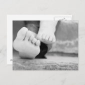 子供と彼の母親の小さな脚 ポストカード (正面/裏面)