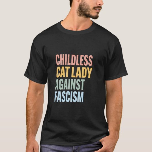 子供なしの猫好き女性 Tシャツ (正面)