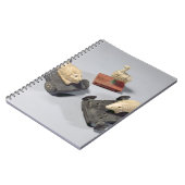 子供のおもちゃは:ハリネズミ、ライオンと鳩、蘇 ノートブック (左側)