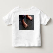 子供のための夏の引用文 – 靴は過大評価 トドラーTシャツ (裏面)