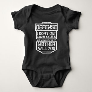 子供のアイスホッケーのTシャツのおもしろいなディフェンスプレーヤー ベビーボディスーツ