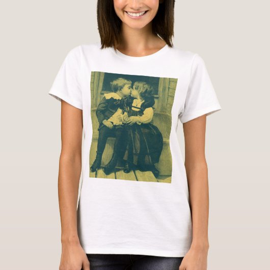 子供のキス ヴィンテージ ラブ ロマンス 写真 Tシャツ (正面)