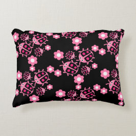 子供のサビグモドキ（コクシネラidaeの昆虫） アクセントクッション