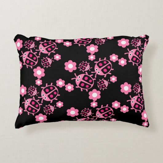 子供のサビグモドキ(コクシネラidaeの昆虫) アクセントクッション (正面)