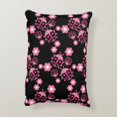 子供のサビグモドキ(コクシネラidaeの昆虫) アクセントクッション (裏面(縦))