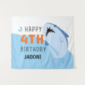 子供のサメ 4歳の誕生日 背景 カスタム タペストリー (正面(横))
