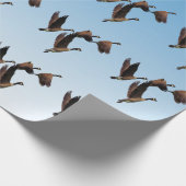 子供のデザインを一緒に飛ばしているカナダのガチョウ ラッピングペーパー (角)