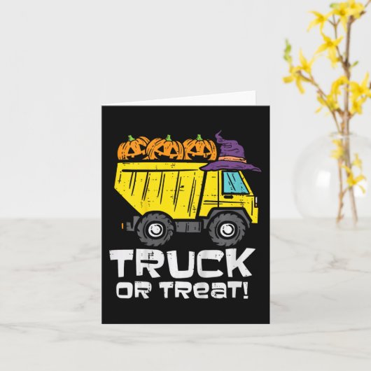 子供のトラックをダンプまたはハロウィーンのコスチューム幼児を扱う カード (黄色い花)