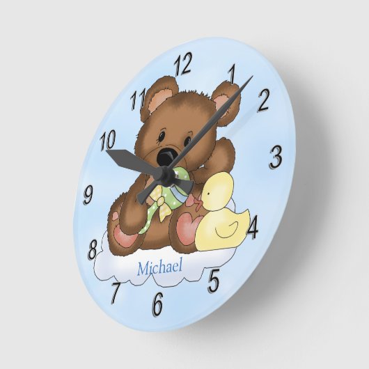 子供のパーソナライズな時計のテディー・ベアの雲 ラウンド壁時計 (傾斜)