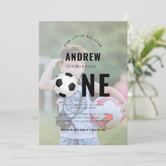 子供のフェードスポーツ写真 サッカー 1歳の誕生日パーティー 招待状 (スタンド正面)