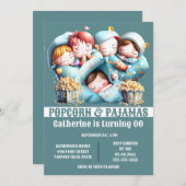 子供の眠るバッグポップコーンパジャマのスリープパーティー 招待状 (正面/裏面)