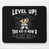 子供の空手道着 黒帯賞 Tシャツ ギフト マウスパッド (正面)