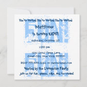 子供の第8誕生日の8歳の青い白008 招待状 (裏面)