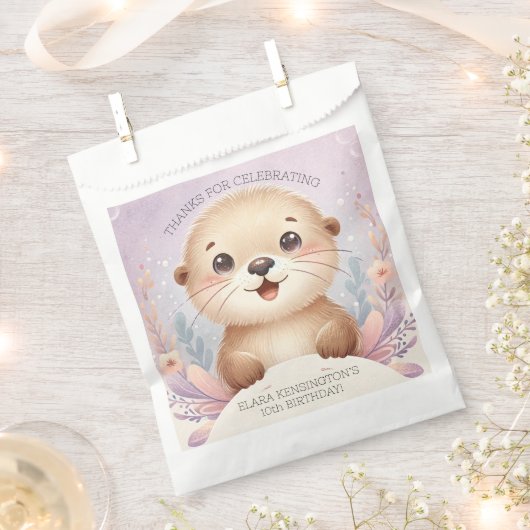 子供の薄紫シーオッターキュート誕生日パーティー フェイバーバッグ (クリップ留めされた状態)