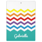 子供の虹のシェブロンのカラフルでかわいらしいパーソナライズ クリップボード (裏面)