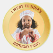 子供の誕生日パーティーのゲスト ゴールド ラウンドシール (正面)