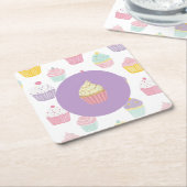 子供の誕生日パーティーカップケーキパステルパターン スクエアペーパーコースター (アングル)