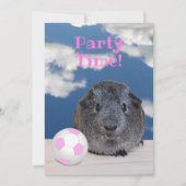 子供の誕生日パーティーギニア豚ピンクサッカーボール 招待状 (正面)