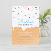 子供の誕生日パーティー アイスクリームコーン 青いスプリンクル 招待状 (スタンド正面)