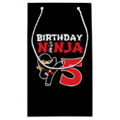 子供の誕生日忍者- 5歳パーティーテーマ スモールペーパーバッグ (裏面)