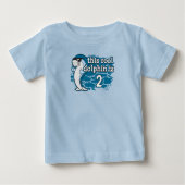 子供の2回目の誕生日このクールイルカは2歳 ベビーTシャツ (正面)