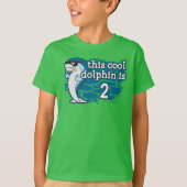 子供の2回目の誕生日このクールイルカは2歳 Tシャツ (正面)
