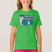 子供の4歳の誕生日このクールイルカは4歳 Tシャツ (正面)