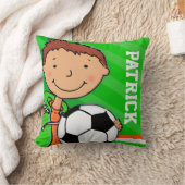 子供は男の子のフットボールのサッカーの緑の枕クッションを示します クッション (ブランケット)
