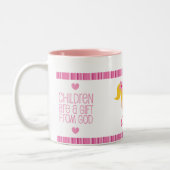 子供は神-青い目-からのギフト女の子です ツートーンマグカップ (左)