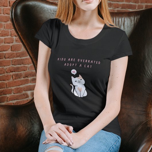 子供は過大評価されている – 猫を養子にする Tシャツ