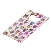 子供へかわいいフクロウの背景パターン クレジットカード栓抜き (正面アングル)