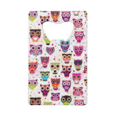 子供へかわいいフクロウの背景パターン クレジットカード栓抜き (裏面)