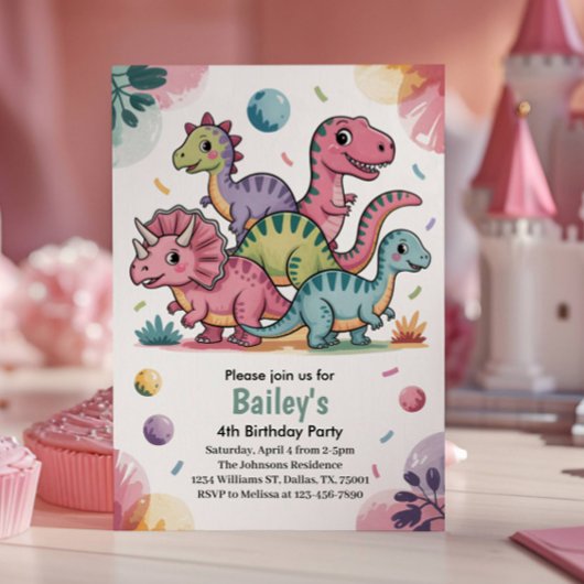 子供らしいピンクの恐竜の4歳の誕生日パーティー 招待状