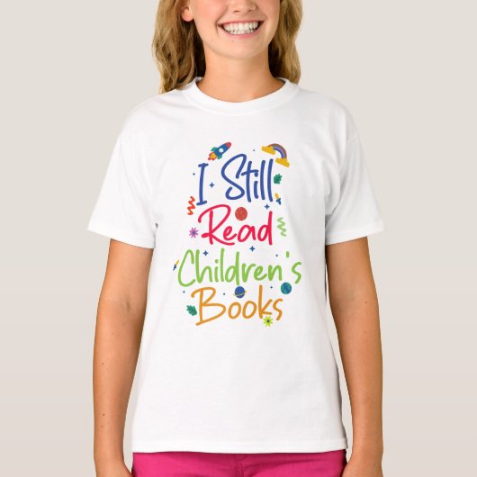 子供向けの本を今も読む Tシャツ (正面)