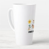 子供用のキュートなサマー・バイブスTシャツ カフェラテマグ (左アングル)