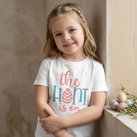 子供用イースターエッグTシャツ「The Hunt is On」 Tシャツ