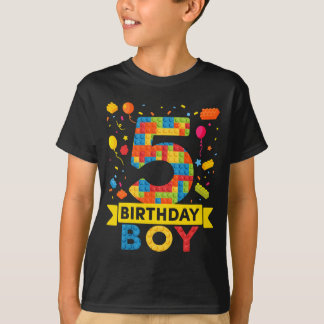 子供5年の古い建物ブロック誕生日少年 Tシャツ