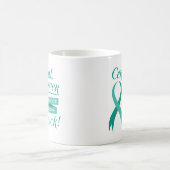 子宮頸癌・の認識度のティール(緑がかった色)のリボンのコーヒー・マグ コーヒーマグカップ (中央)