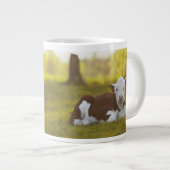 子牛の休息 ジャンボコーヒーマグカップ (正面右)