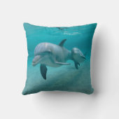 子牛の枕を持つイルカ クッション (裏面)