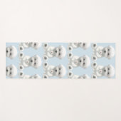 子犬がおもちゃを抱きしめている ヨガマット (正面(横))