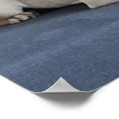 子犬がラウンジソファに ポスター (角)