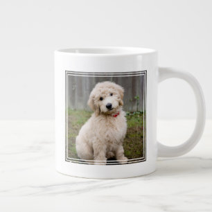 子犬が草の中に座る ジャンボコーヒーマグカップ